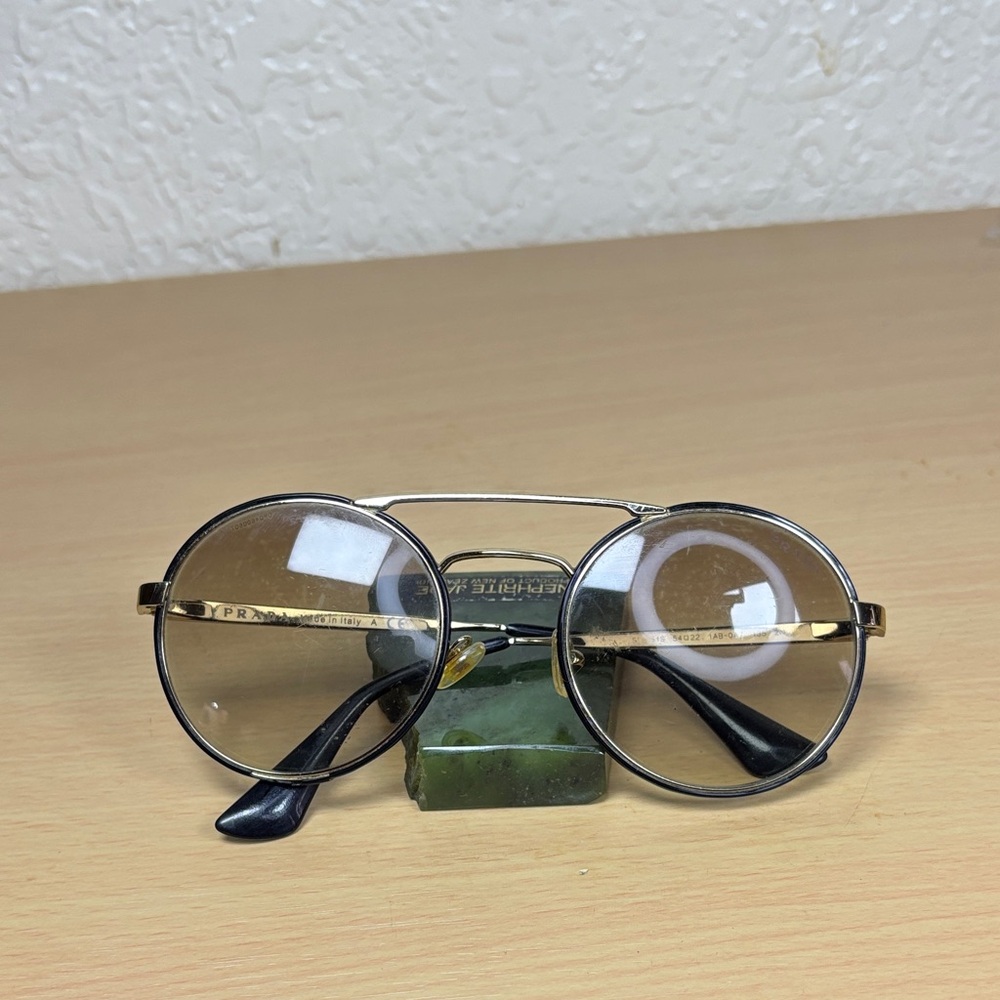 Round Metal Frame Glasses in Gold and Black